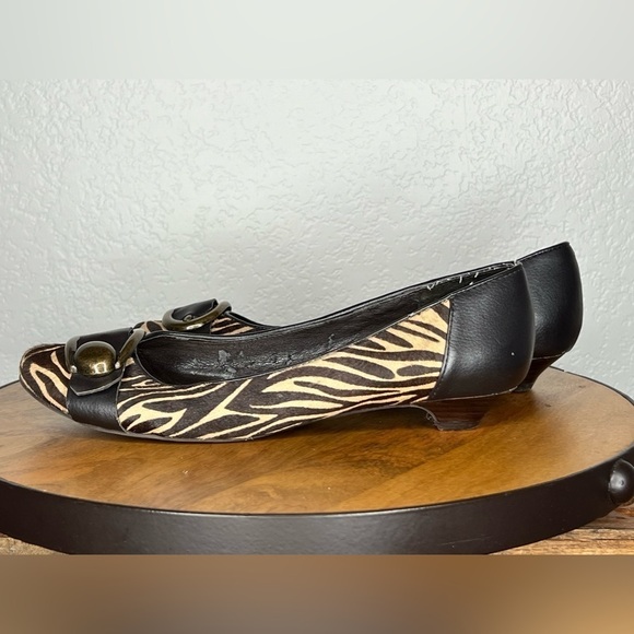 291. Nine West Leopard Print Low Pump Size 7 - Picture 2 of 7